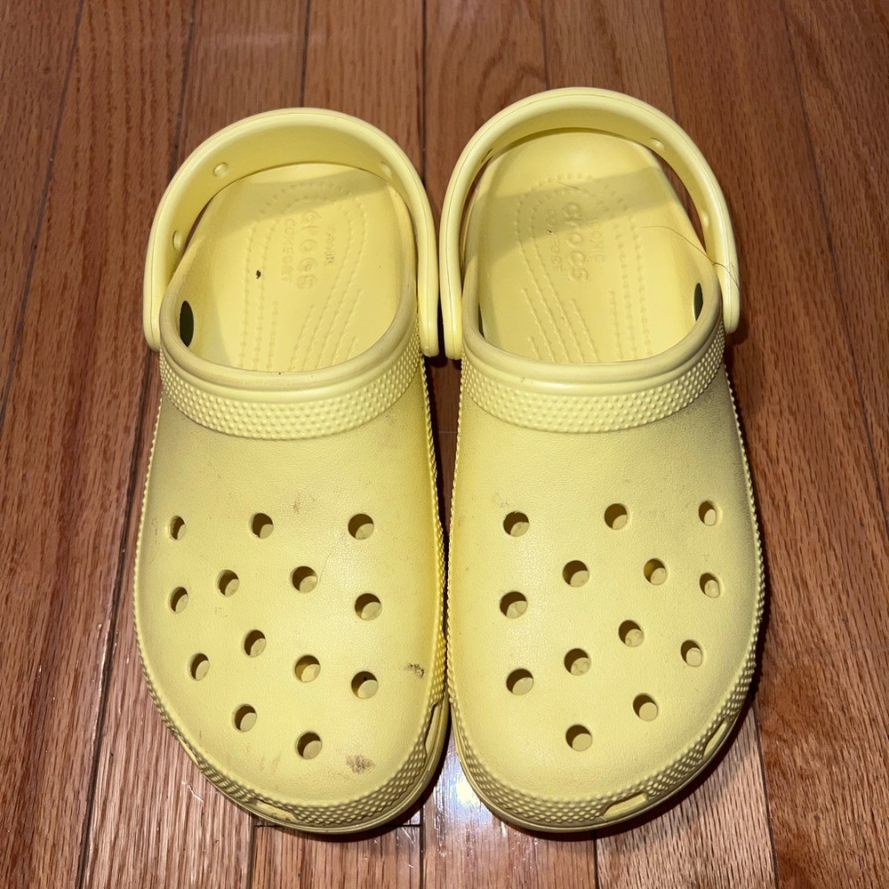 Crocs Yellow platforms 6w / 4.5jr